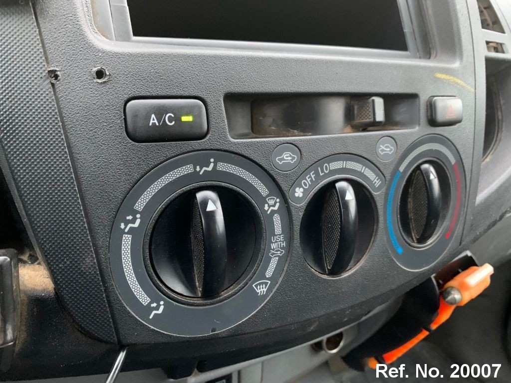  Toyota / Hilux Stock No. 20007